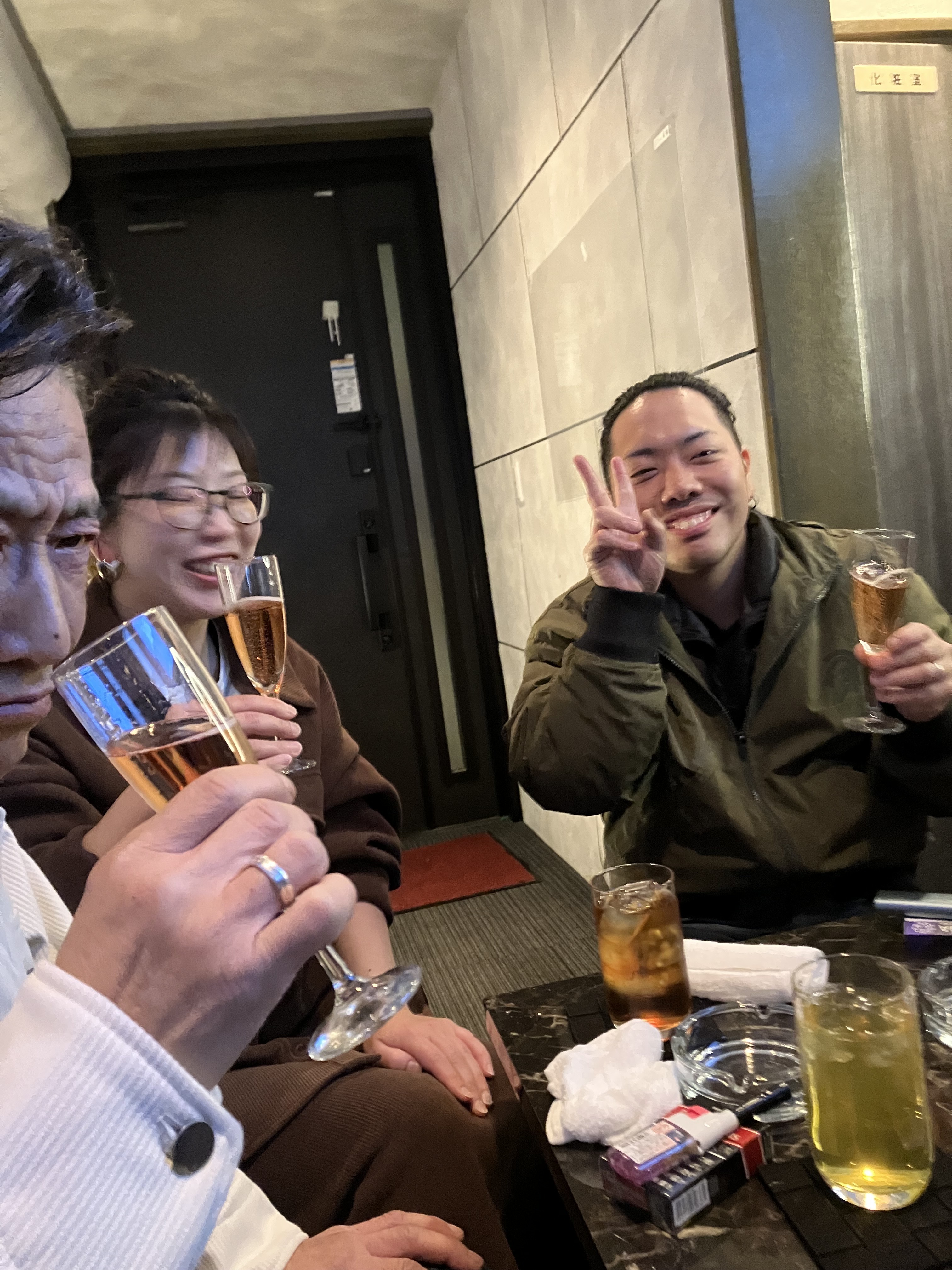 A96690A0-129C-48BC-8CA9-8902D98980C3